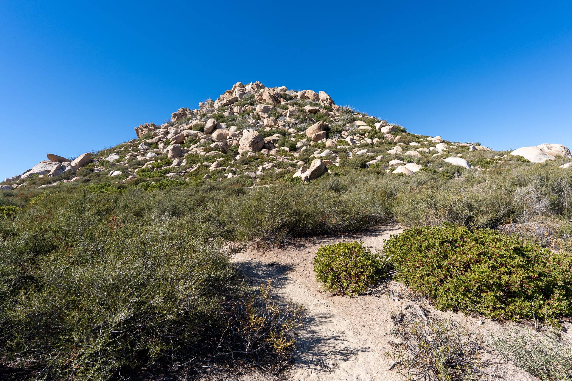 The Pinnacles and Peak 5678