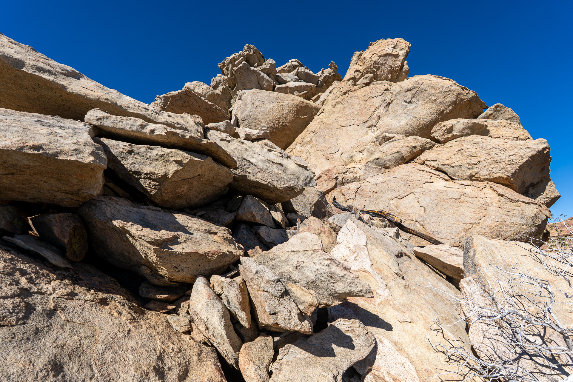 The Pinnacles and Peak 5678
