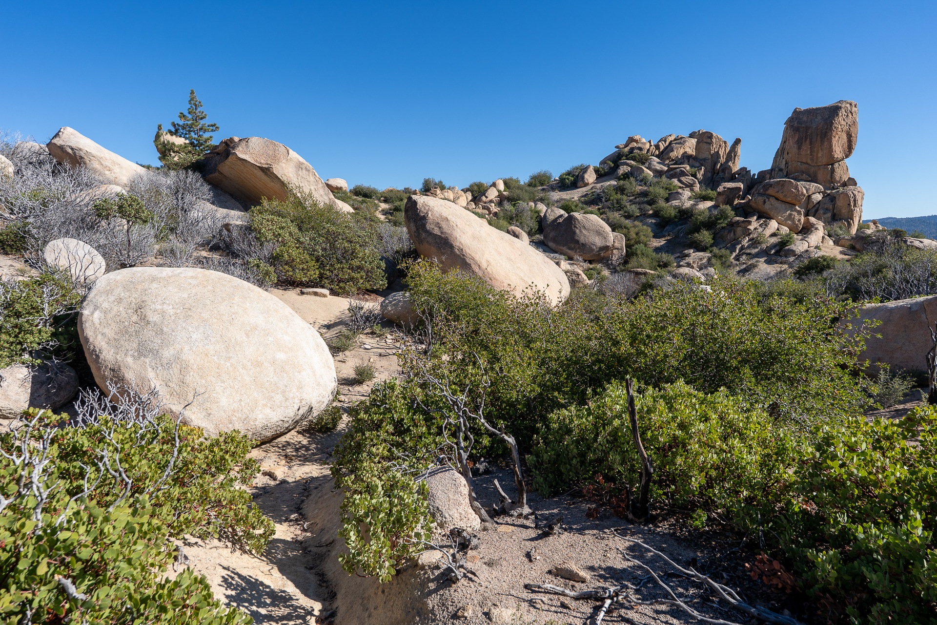 The Pinnacles and Peak 5678